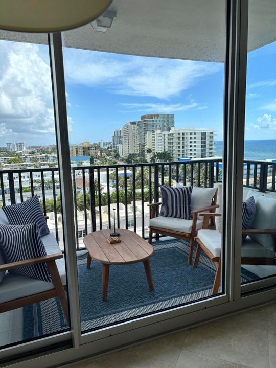 合同活跃: $5,000 (2 贝兹, 2 浴室, 1050 平方英尺)