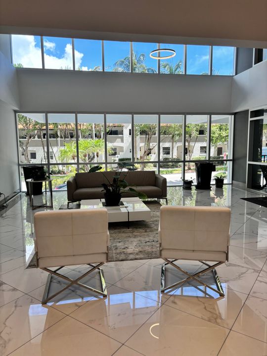 合同活跃: $5,000 (2 贝兹, 2 浴室, 1050 平方英尺)