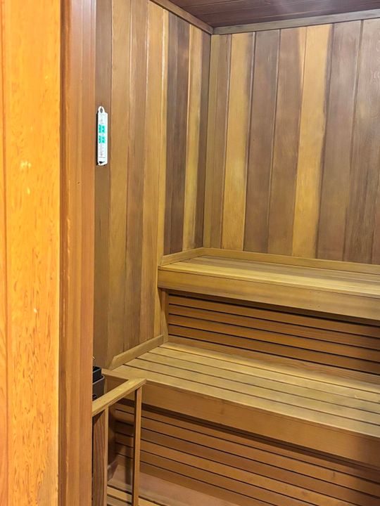 合同活跃: $5,000 (2 贝兹, 2 浴室, 1050 平方英尺)