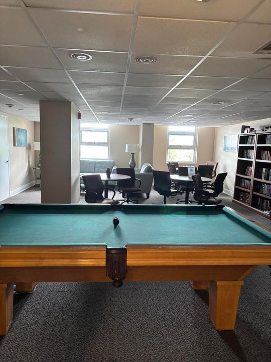 合同活跃: $5,000 (2 贝兹, 2 浴室, 1050 平方英尺)