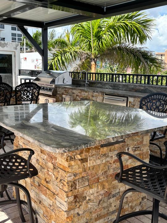 合同活跃: $5,000 (2 贝兹, 2 浴室, 1050 平方英尺)