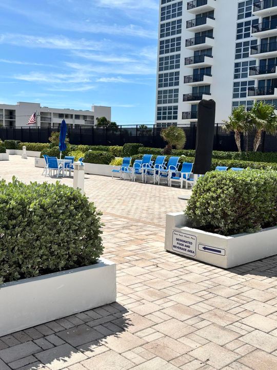 合同活跃: $5,000 (2 贝兹, 2 浴室, 1050 平方英尺)