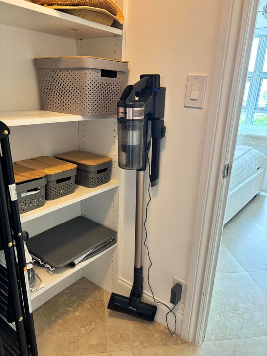 合同活跃: $5,000 (2 贝兹, 2 浴室, 1050 平方英尺)