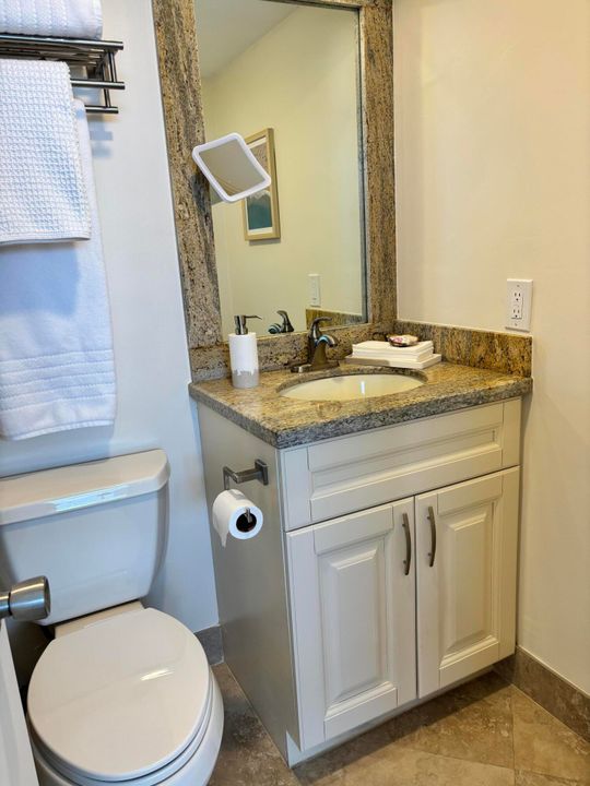 合同活跃: $5,000 (2 贝兹, 2 浴室, 1050 平方英尺)