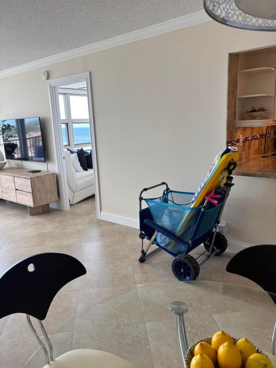 合同活跃: $5,000 (2 贝兹, 2 浴室, 1050 平方英尺)