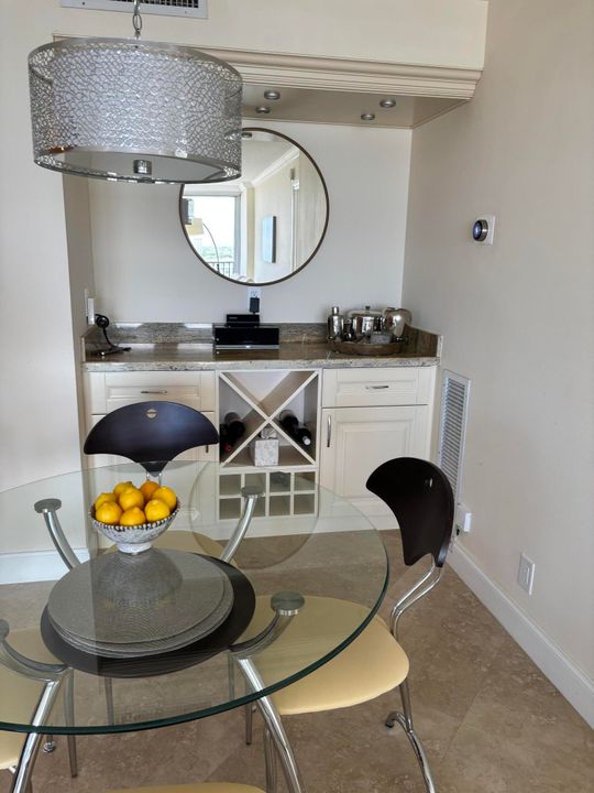 合同活跃: $5,000 (2 贝兹, 2 浴室, 1050 平方英尺)