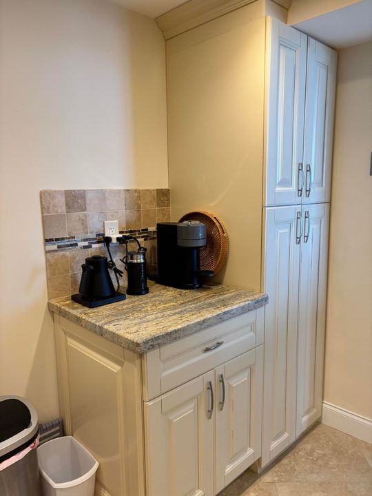 合同活跃: $5,000 (2 贝兹, 2 浴室, 1050 平方英尺)