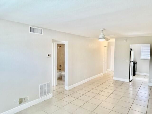 Active With Contract: $1,895 (2 beds, 2 baths, 864 Square Feet)