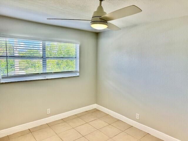 Active With Contract: $1,895 (2 beds, 2 baths, 864 Square Feet)