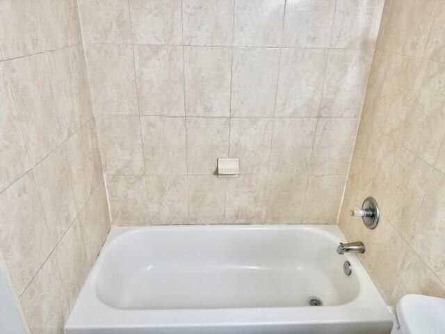 Active With Contract: $1,895 (2 beds, 2 baths, 864 Square Feet)