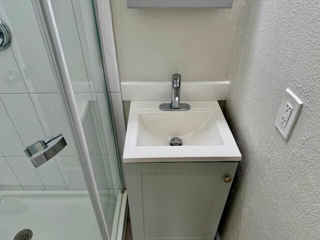 Active With Contract: $1,895 (2 beds, 2 baths, 864 Square Feet)