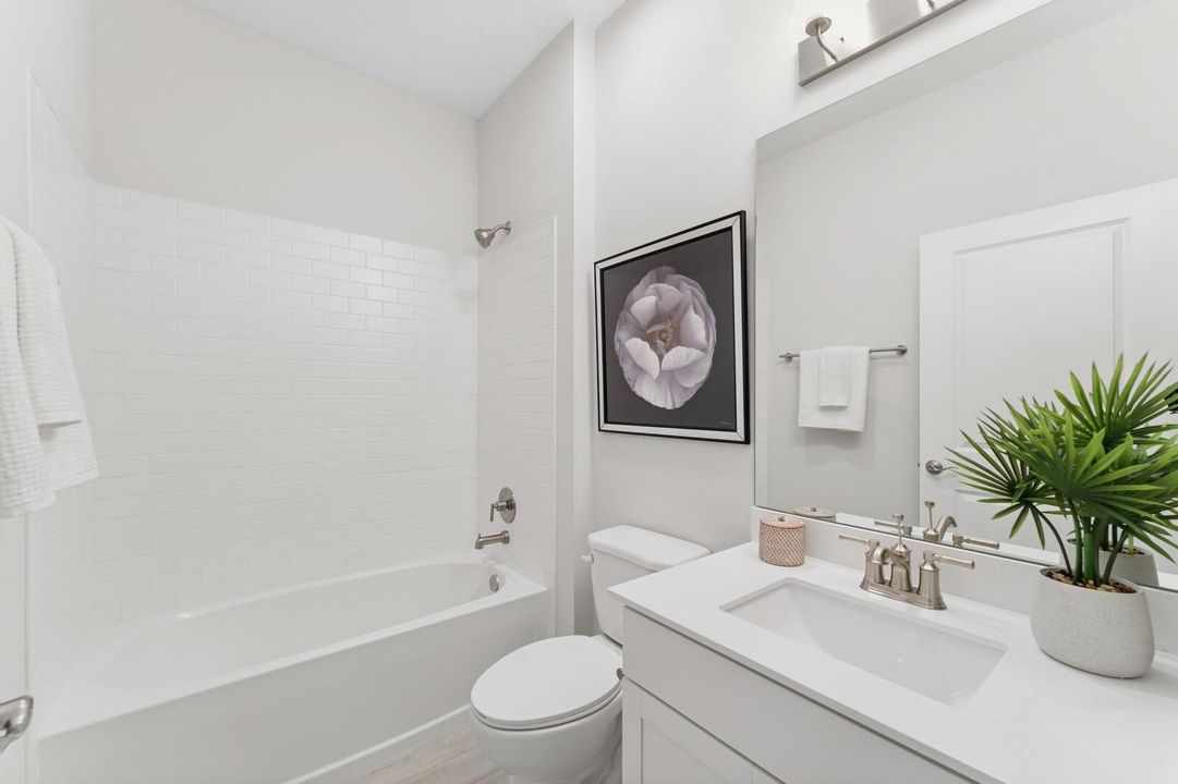 合同活跃: $474,995 (3 贝兹, 2 浴室, 1978 平方英尺)