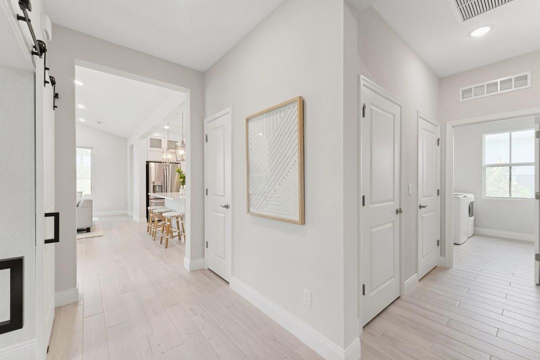 合同活跃: $474,995 (3 贝兹, 2 浴室, 1978 平方英尺)