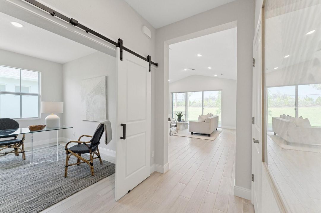 合同活跃: $474,995 (3 贝兹, 2 浴室, 1978 平方英尺)