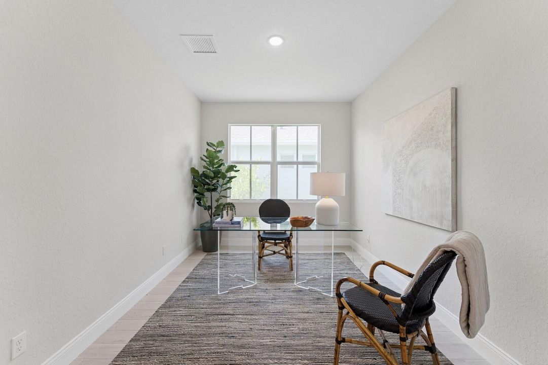 合同活跃: $474,995 (3 贝兹, 2 浴室, 1978 平方英尺)