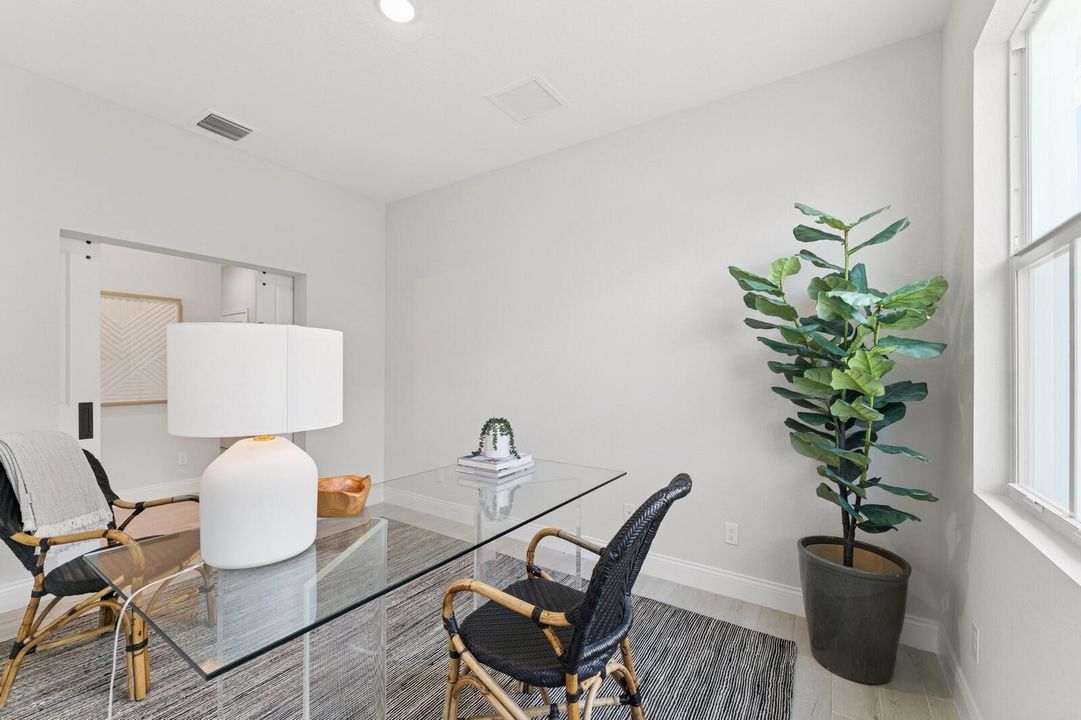 合同活跃: $474,995 (3 贝兹, 2 浴室, 1978 平方英尺)