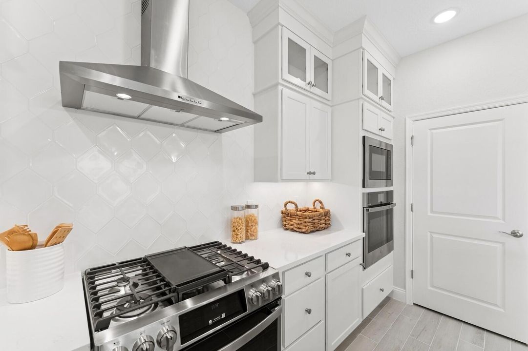 合同活跃: $474,995 (3 贝兹, 2 浴室, 1978 平方英尺)