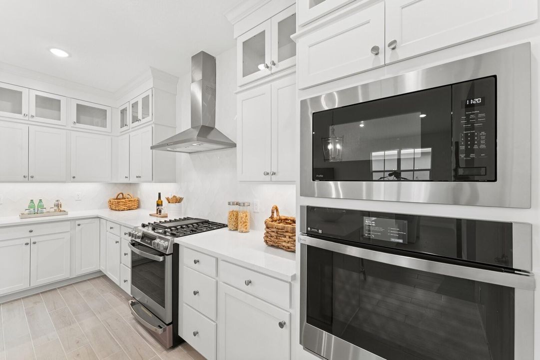 合同活跃: $474,995 (3 贝兹, 2 浴室, 1978 平方英尺)