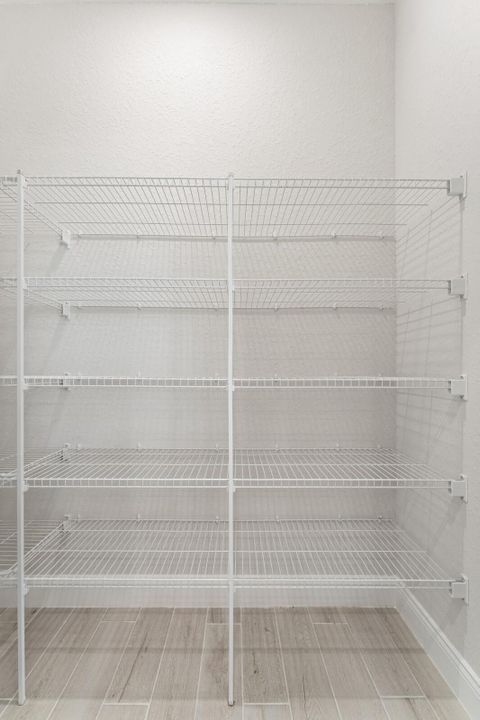 合同活跃: $474,995 (3 贝兹, 2 浴室, 1978 平方英尺)