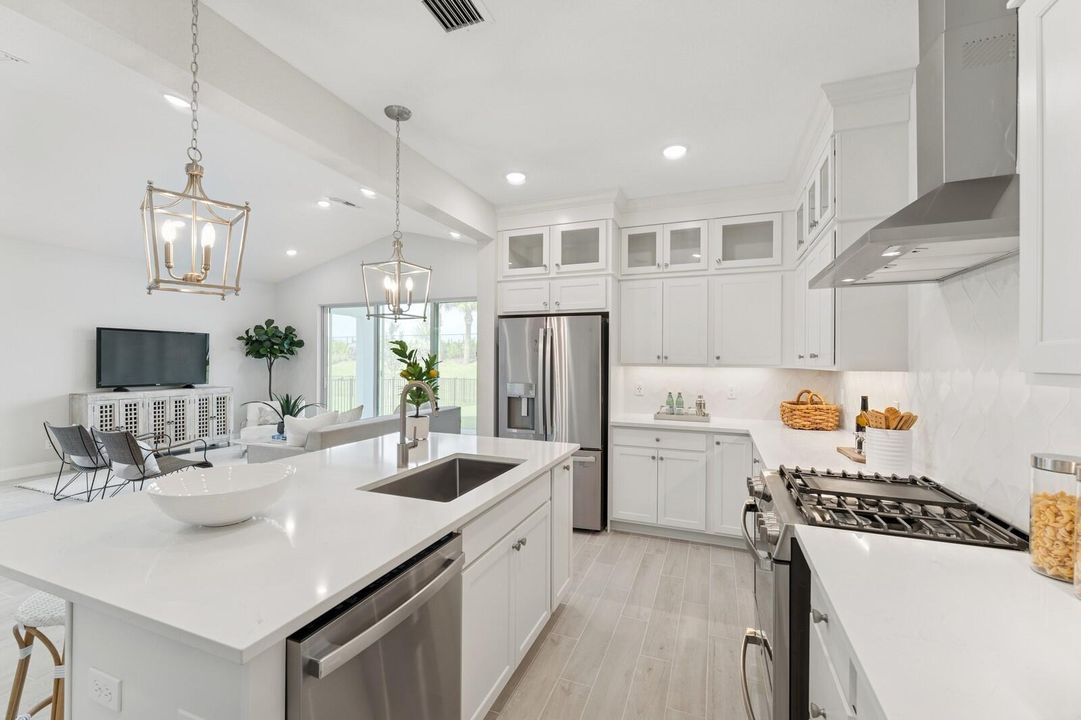 合同活跃: $474,995 (3 贝兹, 2 浴室, 1978 平方英尺)