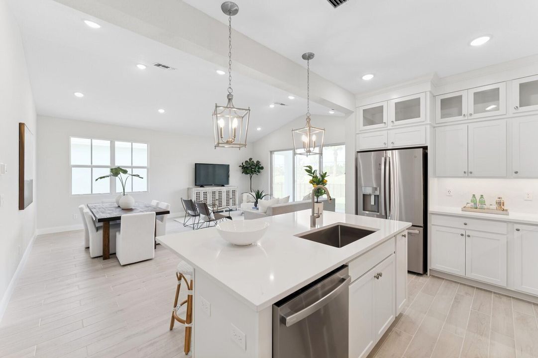 合同活跃: $474,995 (3 贝兹, 2 浴室, 1978 平方英尺)