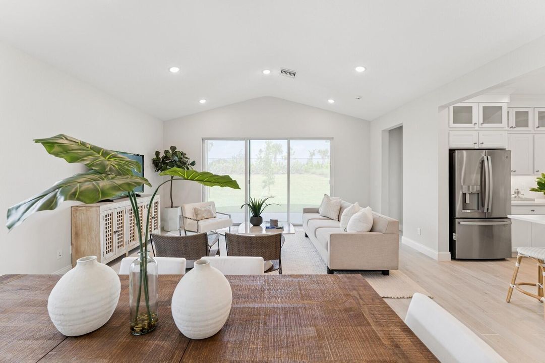 合同活跃: $474,995 (3 贝兹, 2 浴室, 1978 平方英尺)