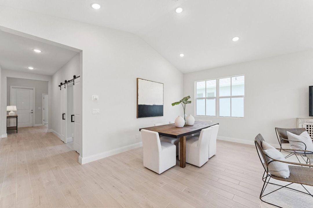 合同活跃: $474,995 (3 贝兹, 2 浴室, 1978 平方英尺)