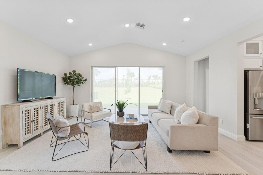 合同活跃: $474,995 (3 贝兹, 2 浴室, 1978 平方英尺)