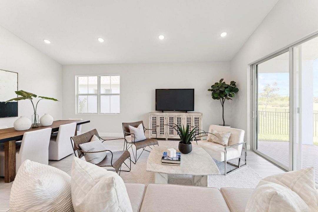 合同活跃: $474,995 (3 贝兹, 2 浴室, 1978 平方英尺)