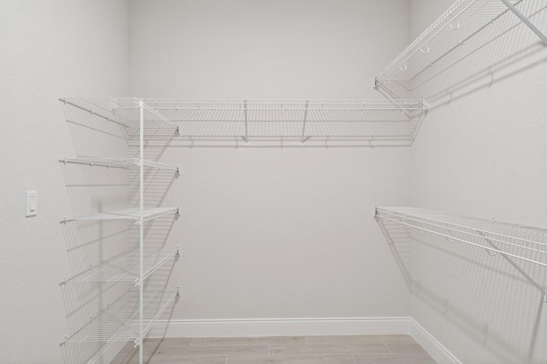 合同活跃: $474,995 (3 贝兹, 2 浴室, 1978 平方英尺)