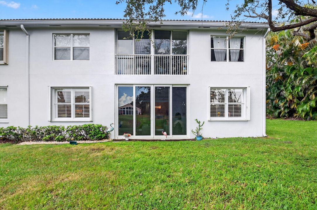 合同活跃: $3,200 (3 贝兹, 2 浴室, 1375 平方英尺)