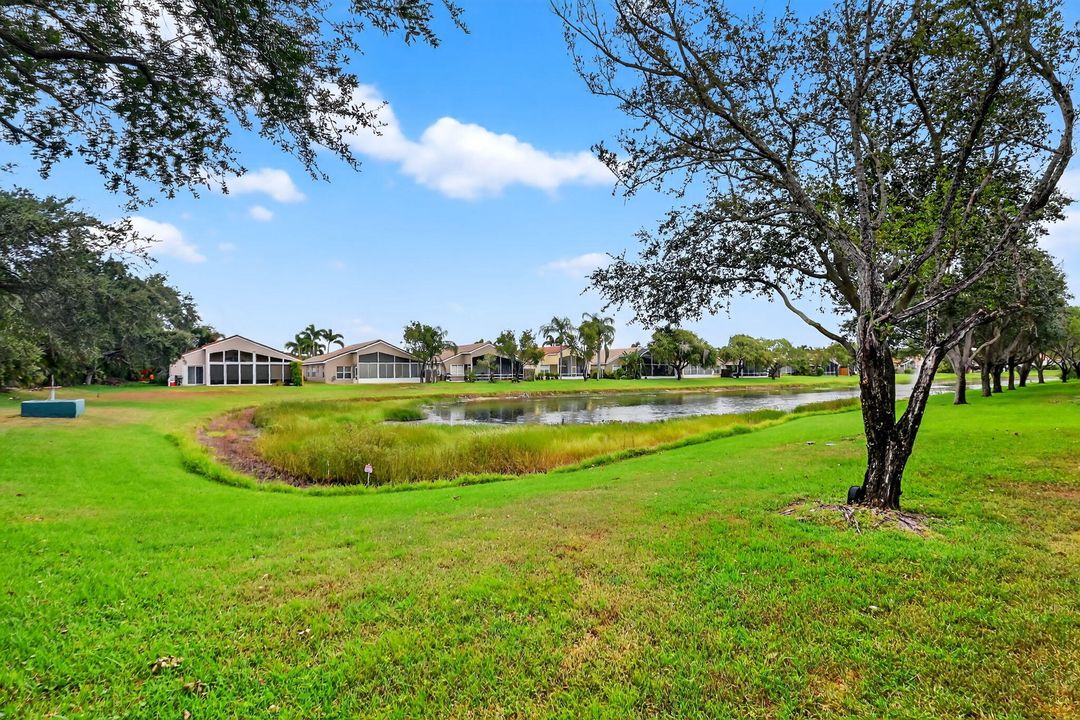 合同活跃: $3,200 (3 贝兹, 2 浴室, 1375 平方英尺)