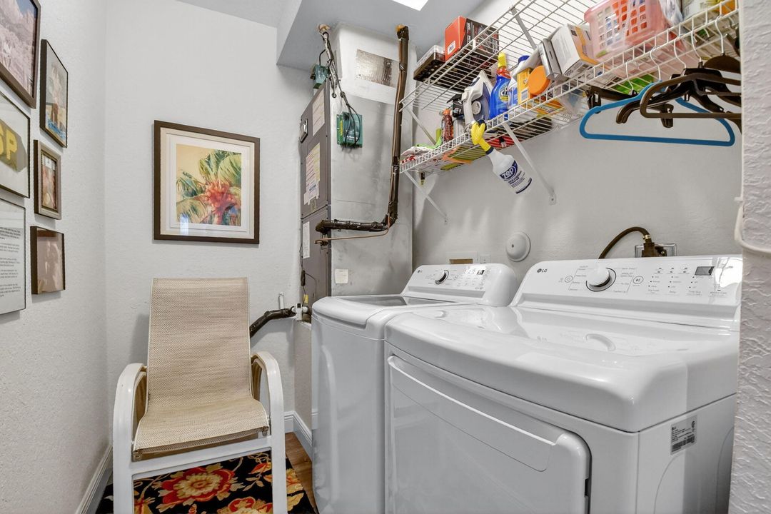 合同活跃: $3,200 (3 贝兹, 2 浴室, 1375 平方英尺)