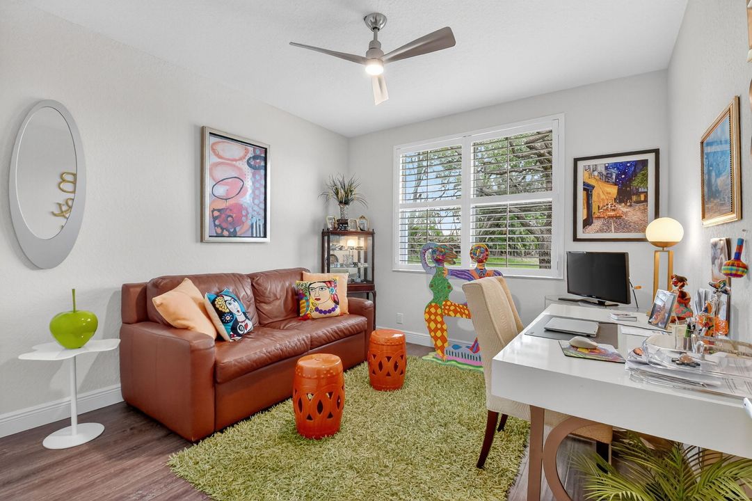 合同活跃: $3,200 (3 贝兹, 2 浴室, 1375 平方英尺)