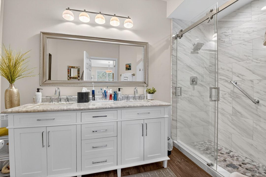 合同活跃: $3,200 (3 贝兹, 2 浴室, 1375 平方英尺)