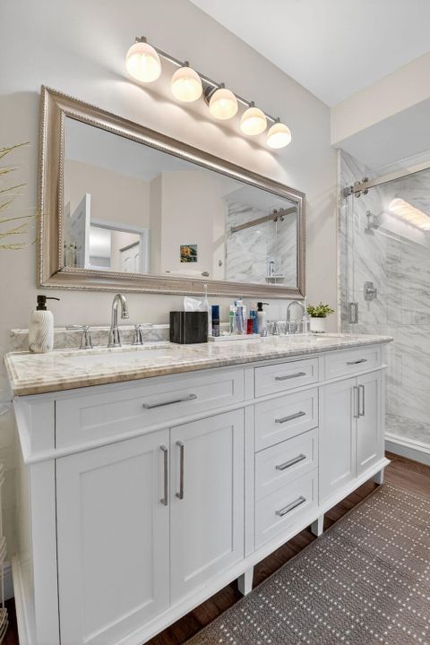 合同活跃: $3,200 (3 贝兹, 2 浴室, 1375 平方英尺)