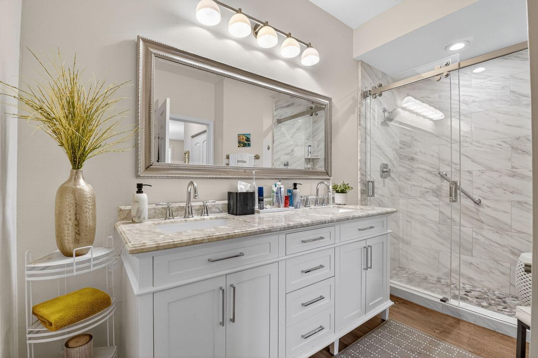 合同活跃: $3,200 (3 贝兹, 2 浴室, 1375 平方英尺)