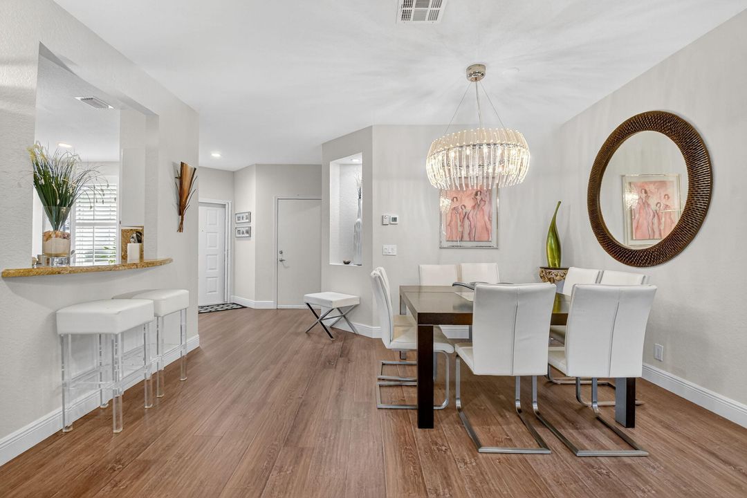 合同活跃: $3,200 (3 贝兹, 2 浴室, 1375 平方英尺)