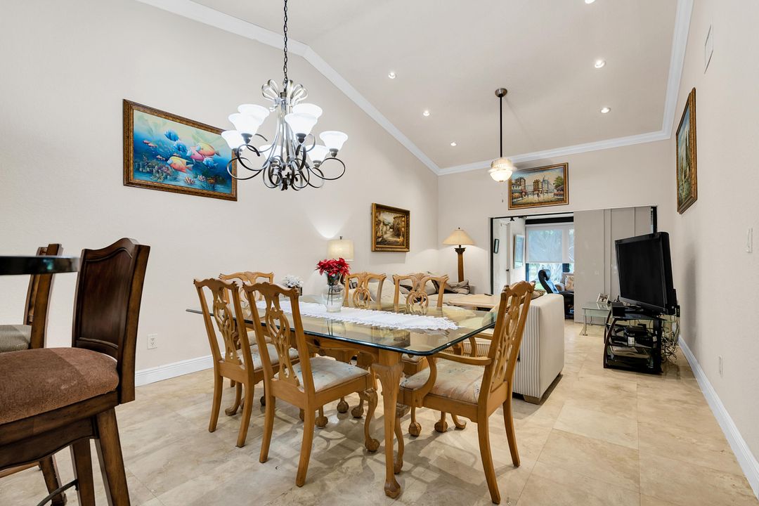 合同活跃: $3,400 (2 贝兹, 2 浴室, 1307 平方英尺)