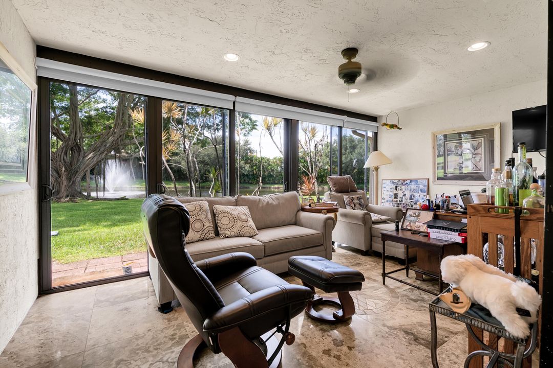 合同活跃: $3,400 (2 贝兹, 2 浴室, 1307 平方英尺)