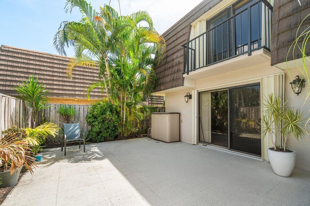 Active With Contract: $2,500 (2 beds, 2 baths, 1188 Square Feet)