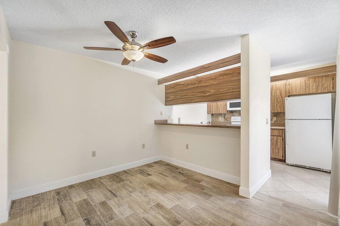 Active With Contract: $2,500 (2 beds, 2 baths, 1188 Square Feet)