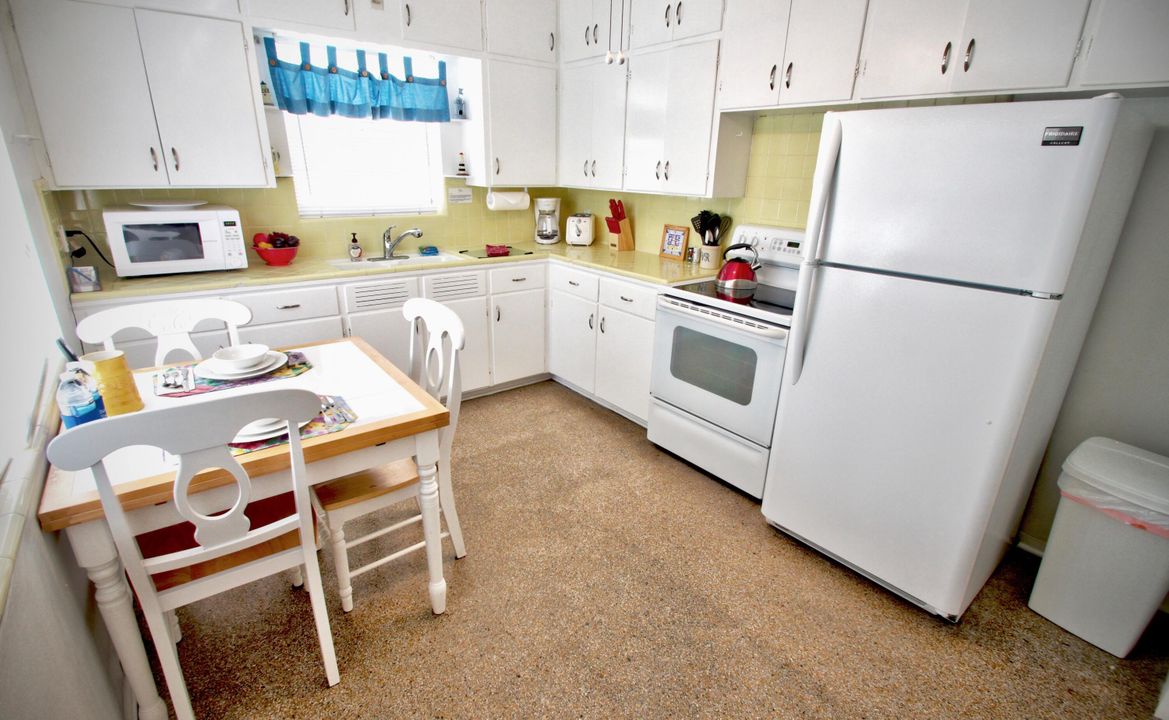 合同活跃: $1,799,000 (0 贝兹, 0 浴室, 2894 平方英尺)