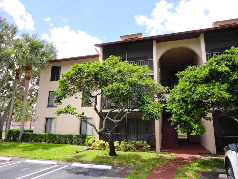 Recently Rented: $1,775 (2 beds, 2 baths, 1005 Square Feet)