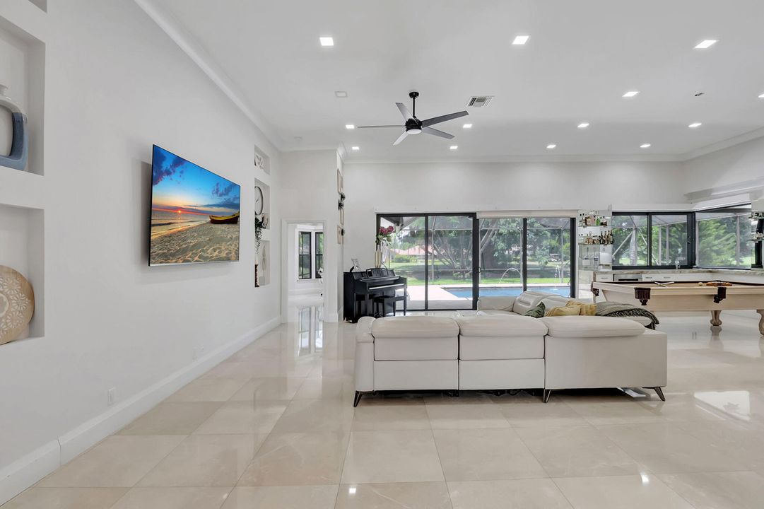 Active With Contract: $5,995 (3 beds, 3 baths, 2532 Square Feet)