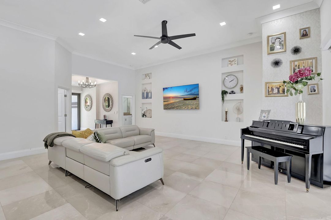 Active With Contract: $5,995 (3 beds, 3 baths, 2532 Square Feet)