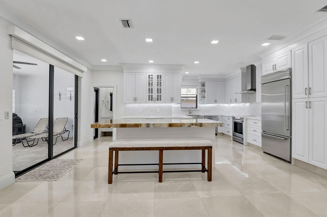 Active With Contract: $5,995 (3 beds, 3 baths, 2532 Square Feet)