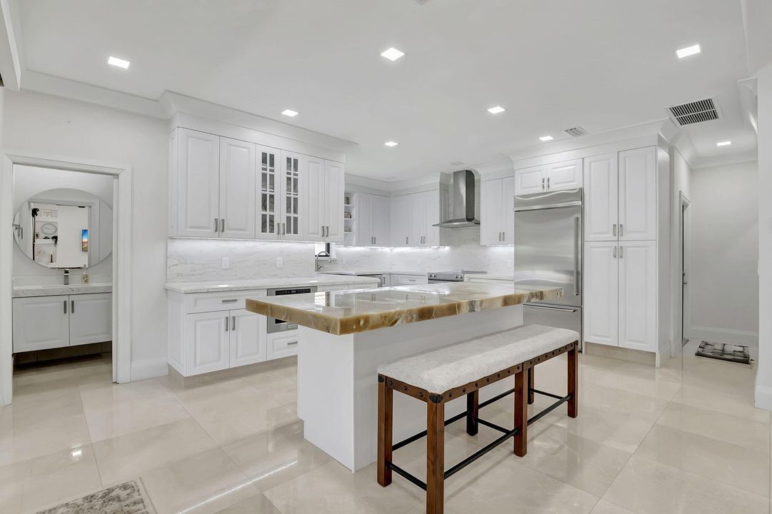 Active With Contract: $5,995 (3 beds, 3 baths, 2532 Square Feet)