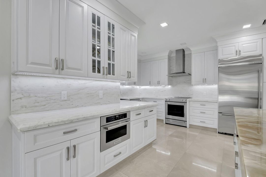 Active With Contract: $5,995 (3 beds, 3 baths, 2532 Square Feet)