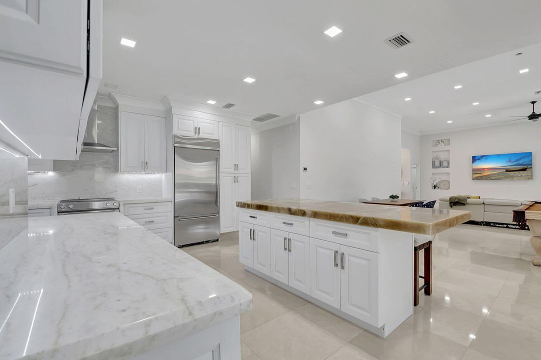 Active With Contract: $5,995 (3 beds, 3 baths, 2532 Square Feet)